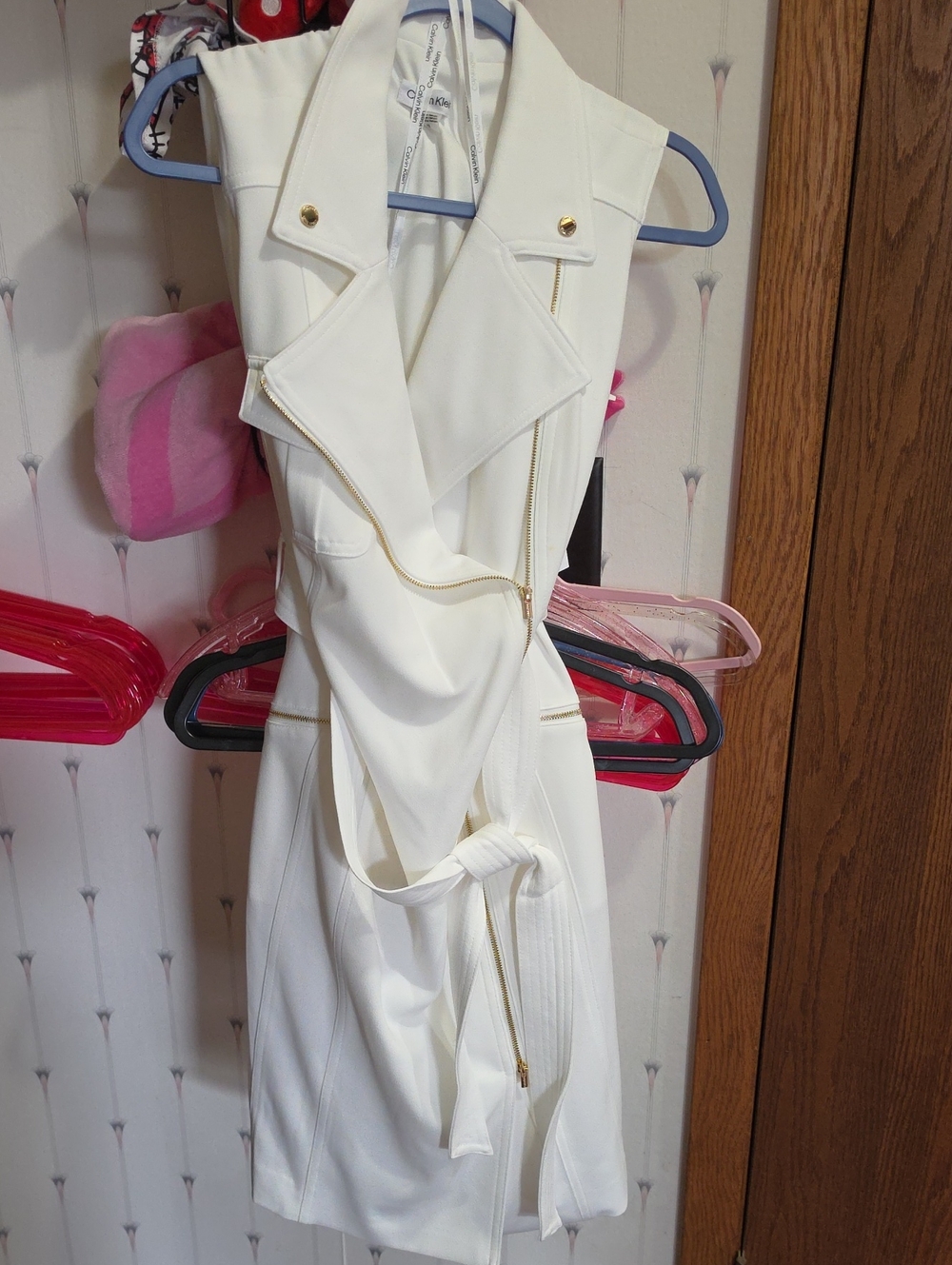 Sleeveless White Wrap Dress with Zip Detail - CALVIN KLIEN